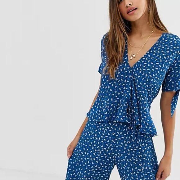 Faithfull the Brand Floral Lucy Wrap Top Blue White Size XS - Picture 2 of 8